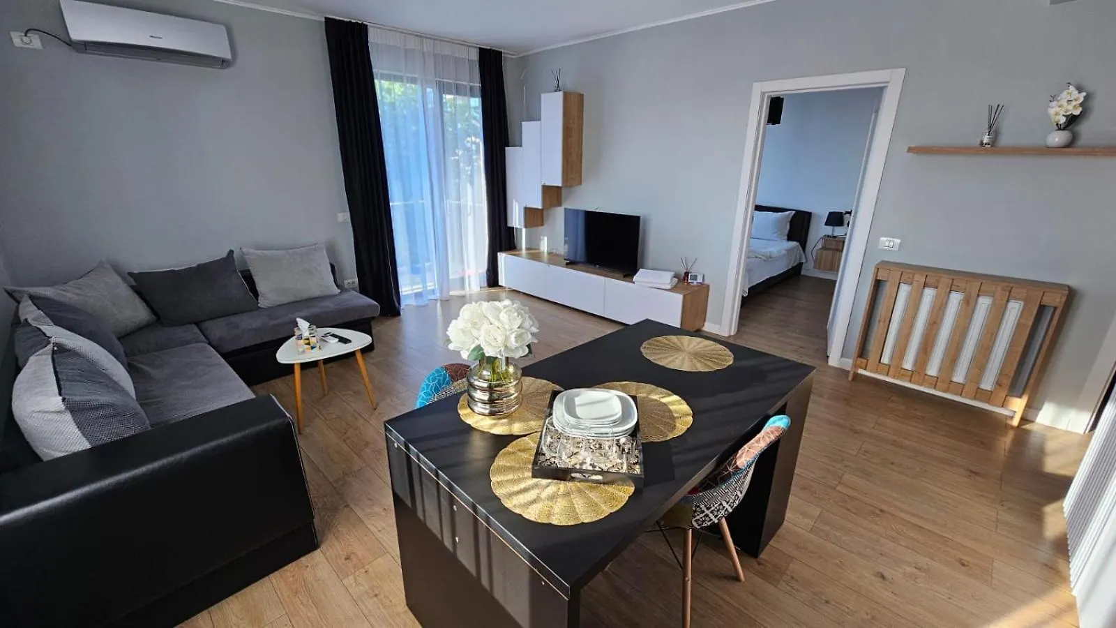 Royal Apartments Otopeni #10 0*,